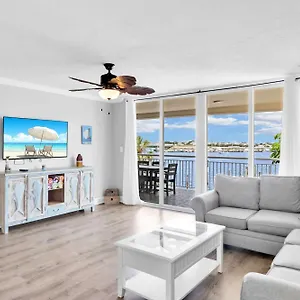 Eleuthera - 2x2 Fully Updated Old Town Waterfront Corner Holiday home