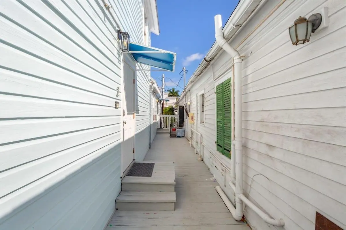 Cloud Suite On Duval Key West Apartment